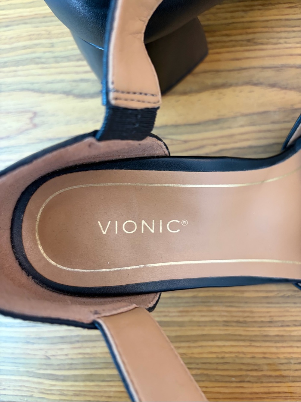 Vionic Chardonnay wedge heels. Sz 7 - Picture 6 of 9
